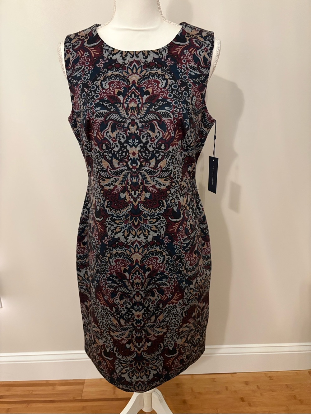 Woman’s Tommy Hilfiger Burgundy & Black Sleeveless Paisley Sheath Dress Size10